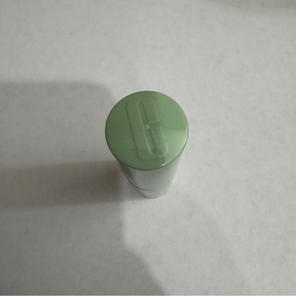 Clinique Different Lipstick Rouge Raspberry Glace - Picture 1 of 3